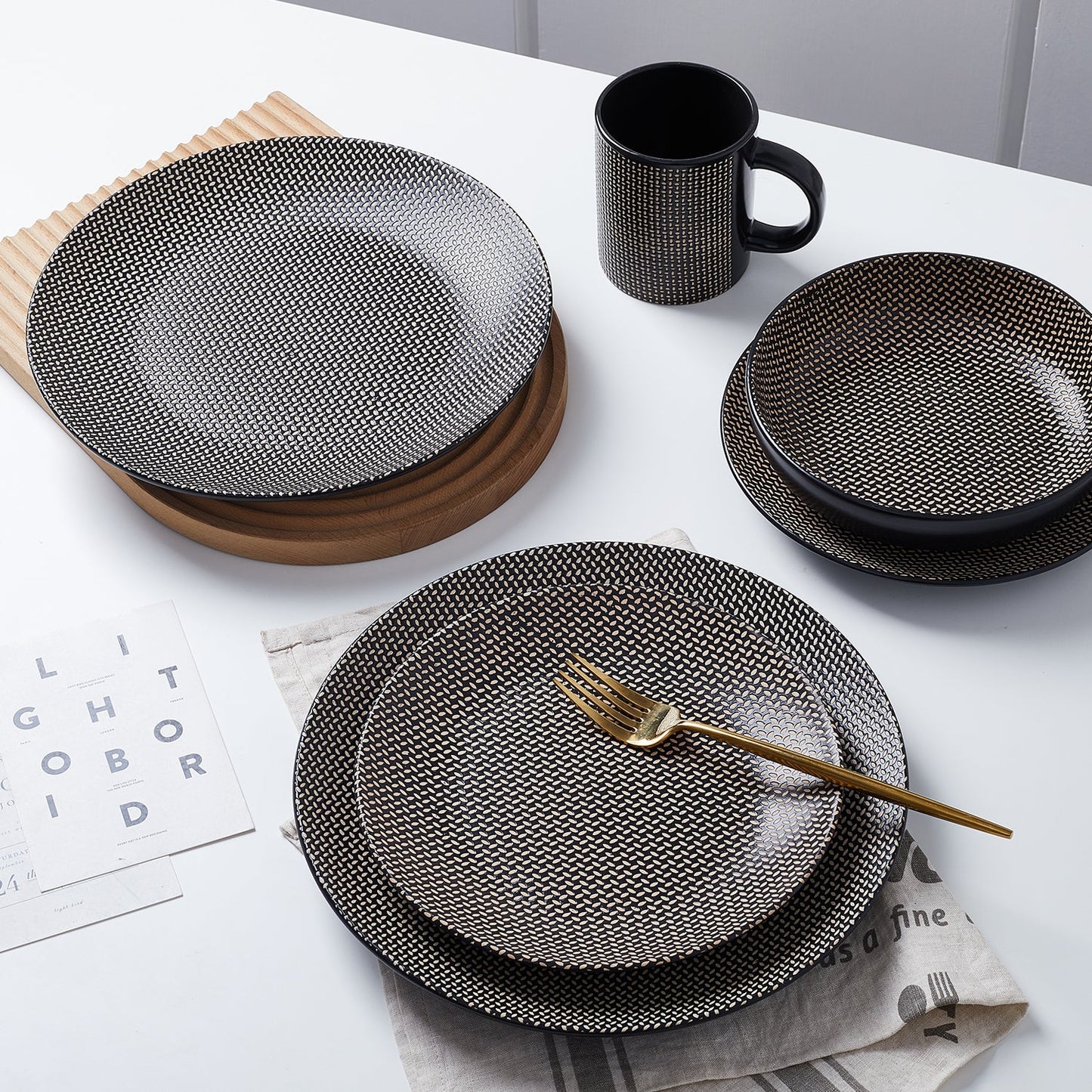 Daisy Stoneware Dinnerware Set - Brown And Black