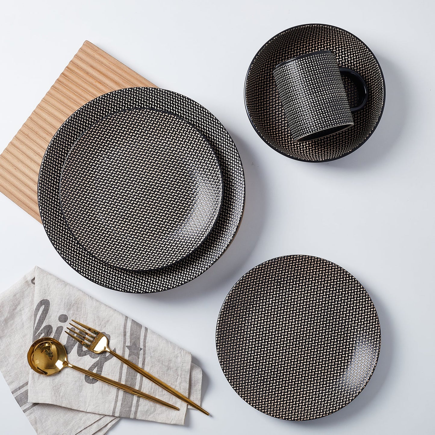 Daisy Stoneware Dinnerware Set - Brown And Black