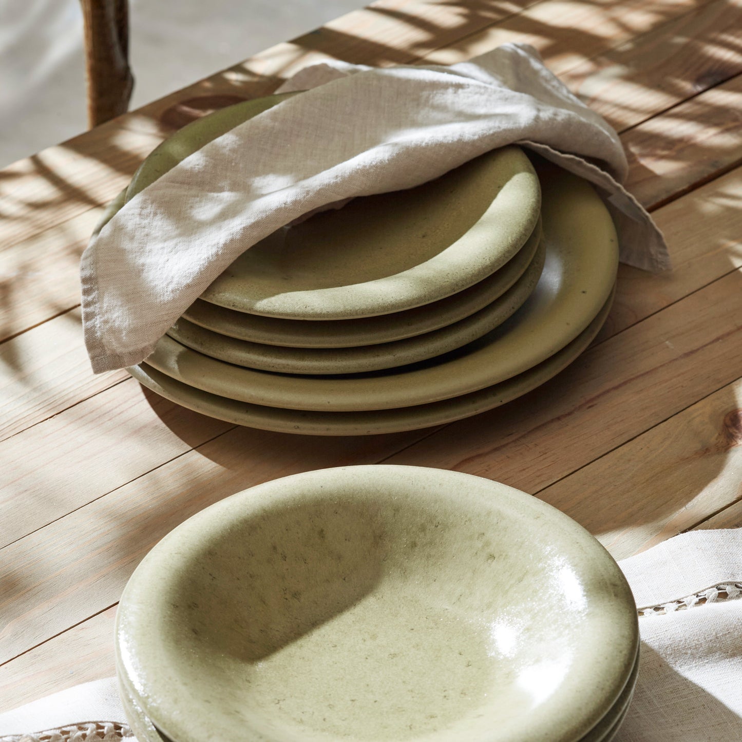 Aro Stoneware Dinnerware Set - Green Matte - Crafted in Portugal - Scratch-Resistant