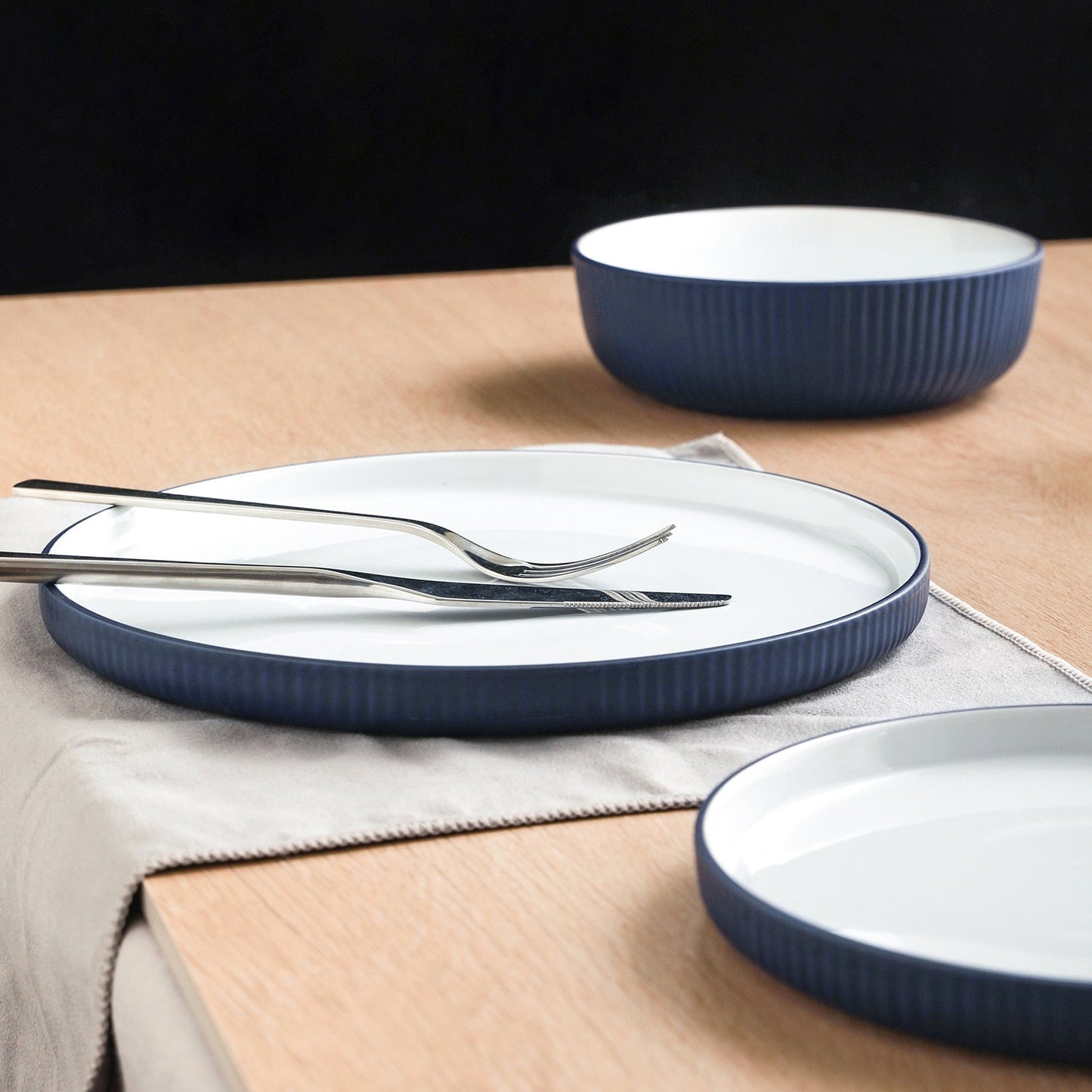 Laro Stoneware Dinnerware Set - Dark Blue