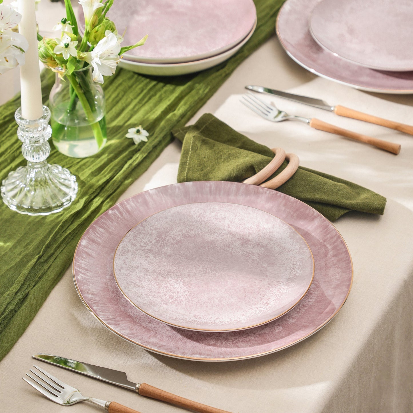 Onyx Porcelain Dinnerware Set - Pink and Gold