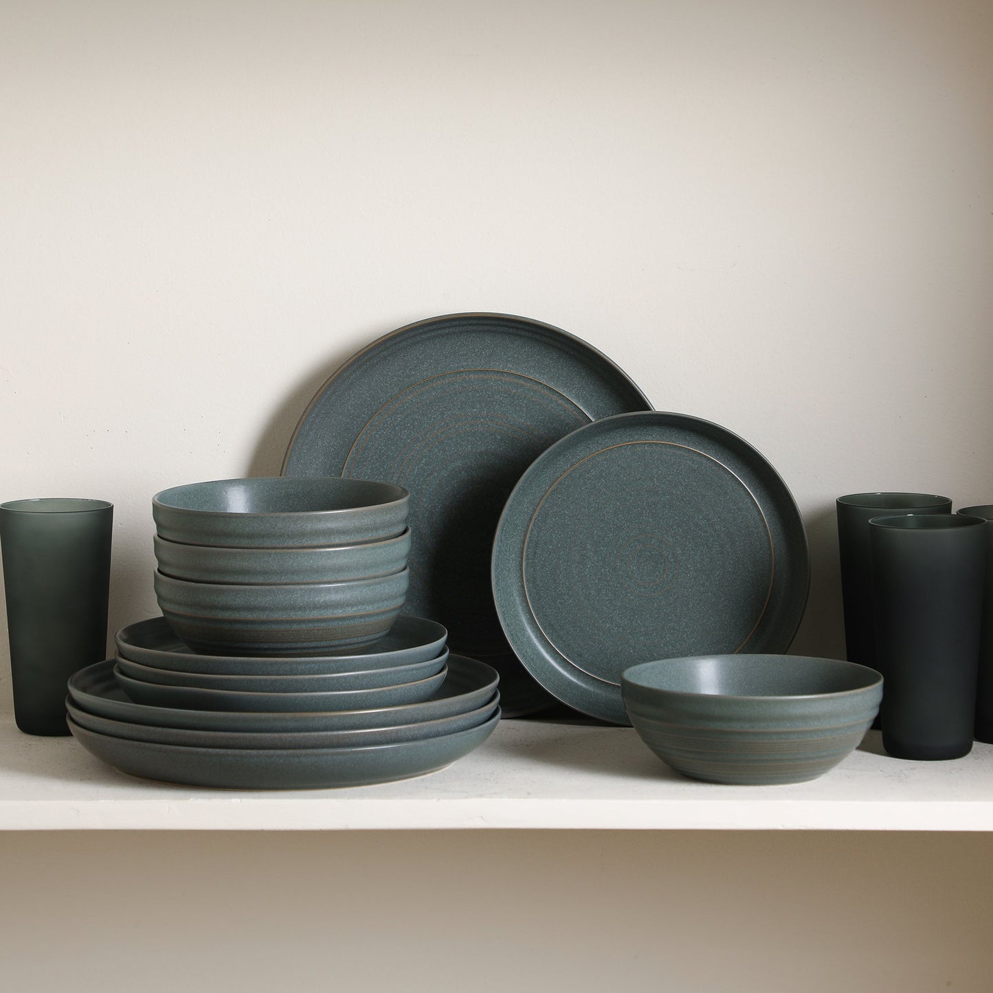 Elio Stoneware Dinnerware Set With Glassware - Green