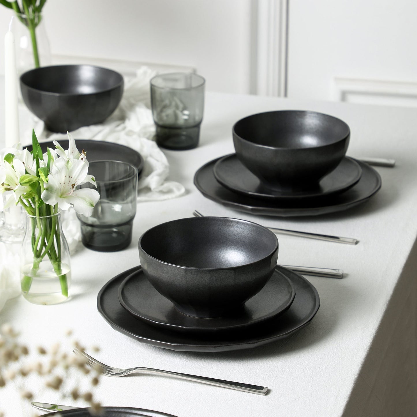 Rio Stoneware Dinnerware Set with Glassware - Black