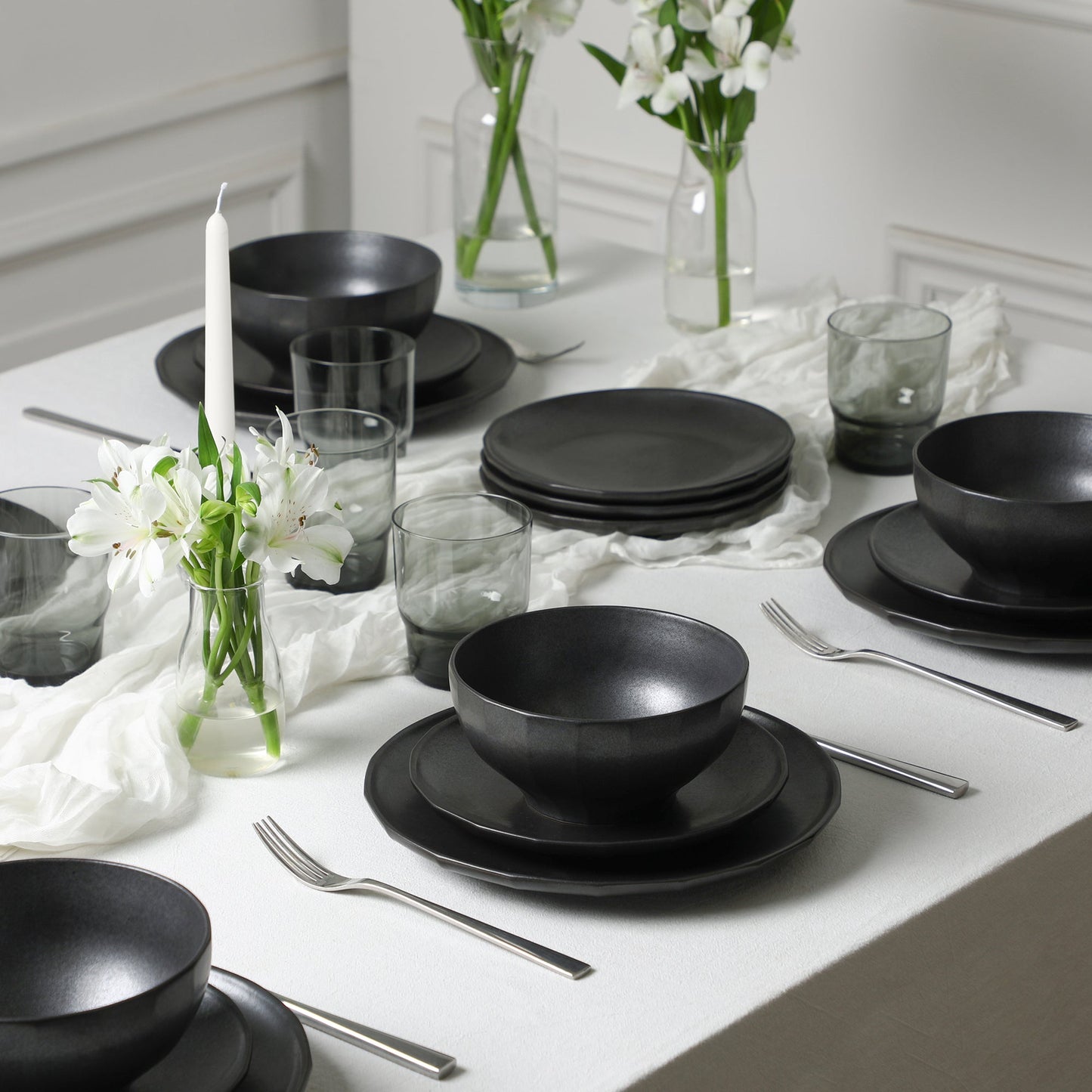 Rio Stoneware Dinnerware Set with Glassware - Black