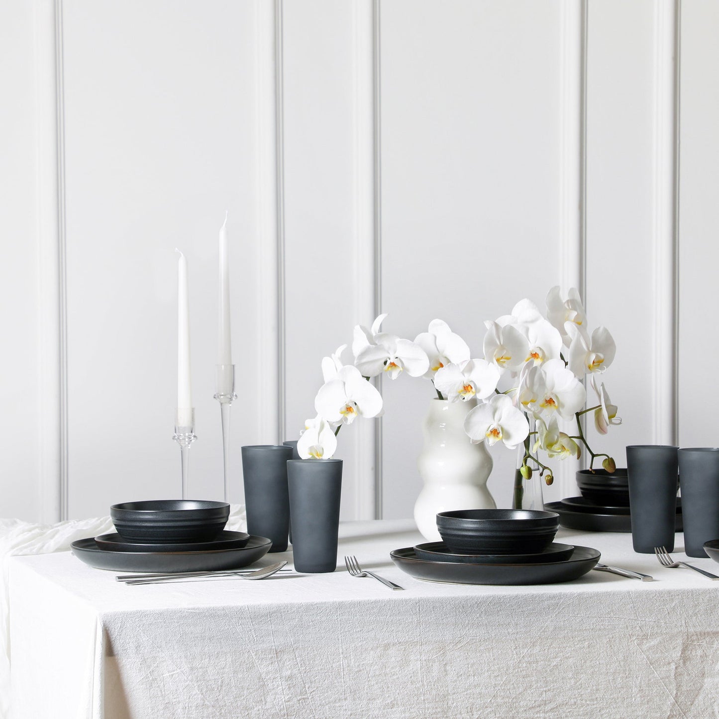 Elio Stoneware Dinnerware Set With Glassware - Black