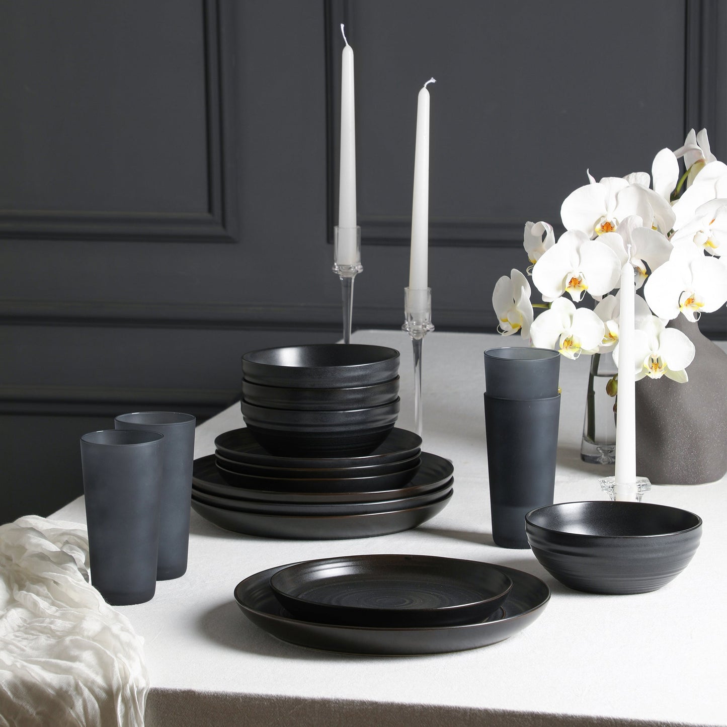 Elio Stoneware Dinnerware Set With Glassware - Black
