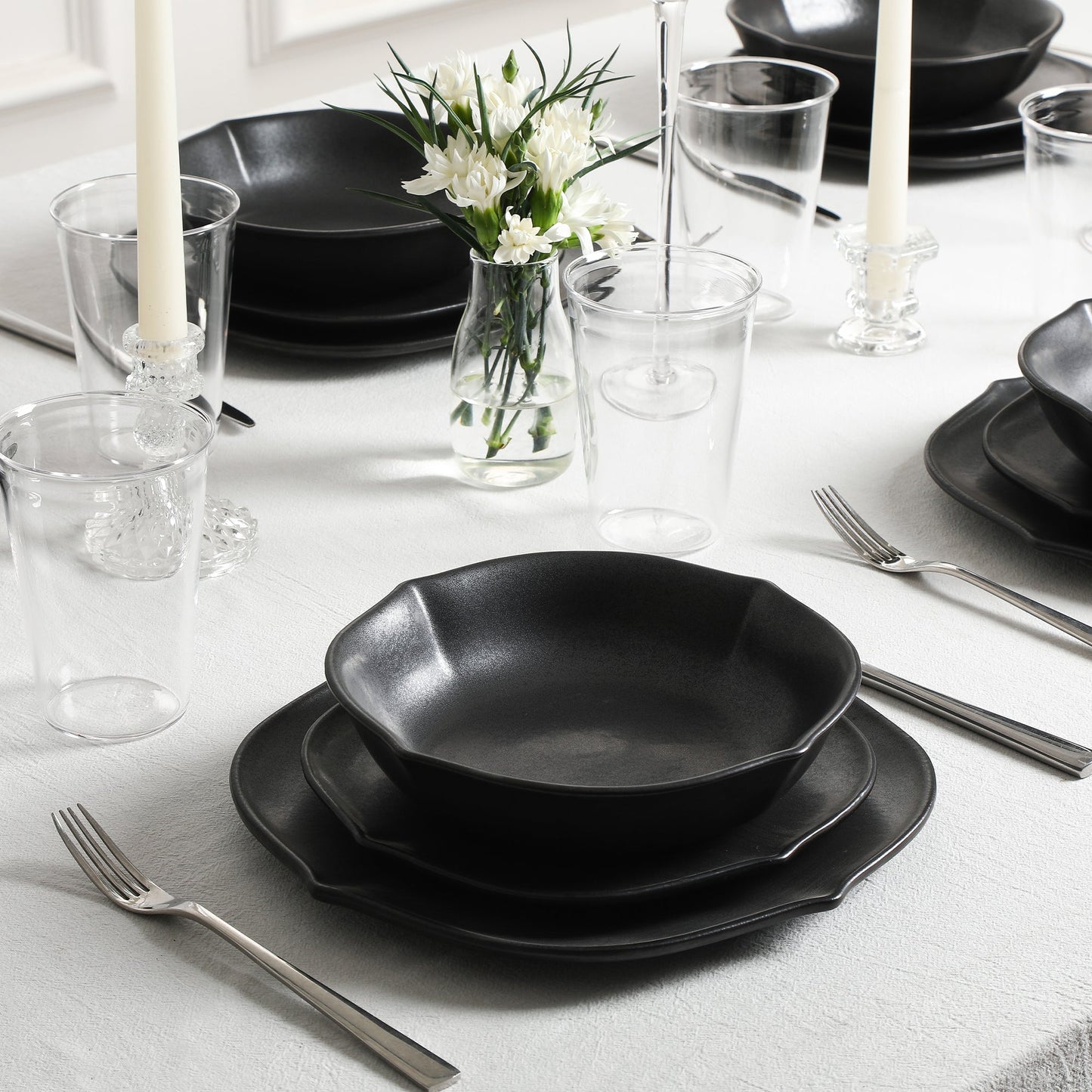 Baskerville Stoneware, Borosilicate Glass Dinnerware Set - Black