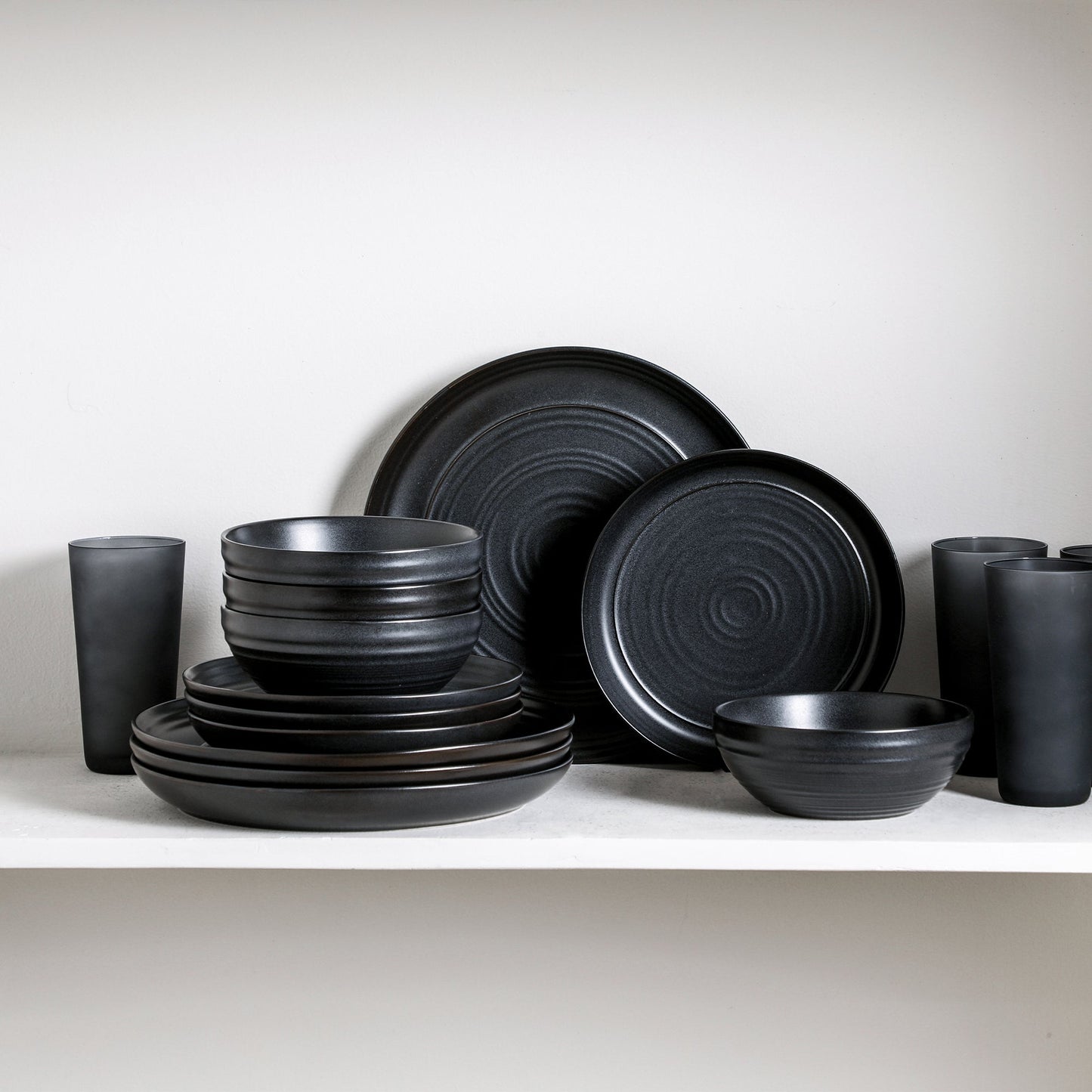Elio Stoneware Dinnerware Set With Glassware - Black