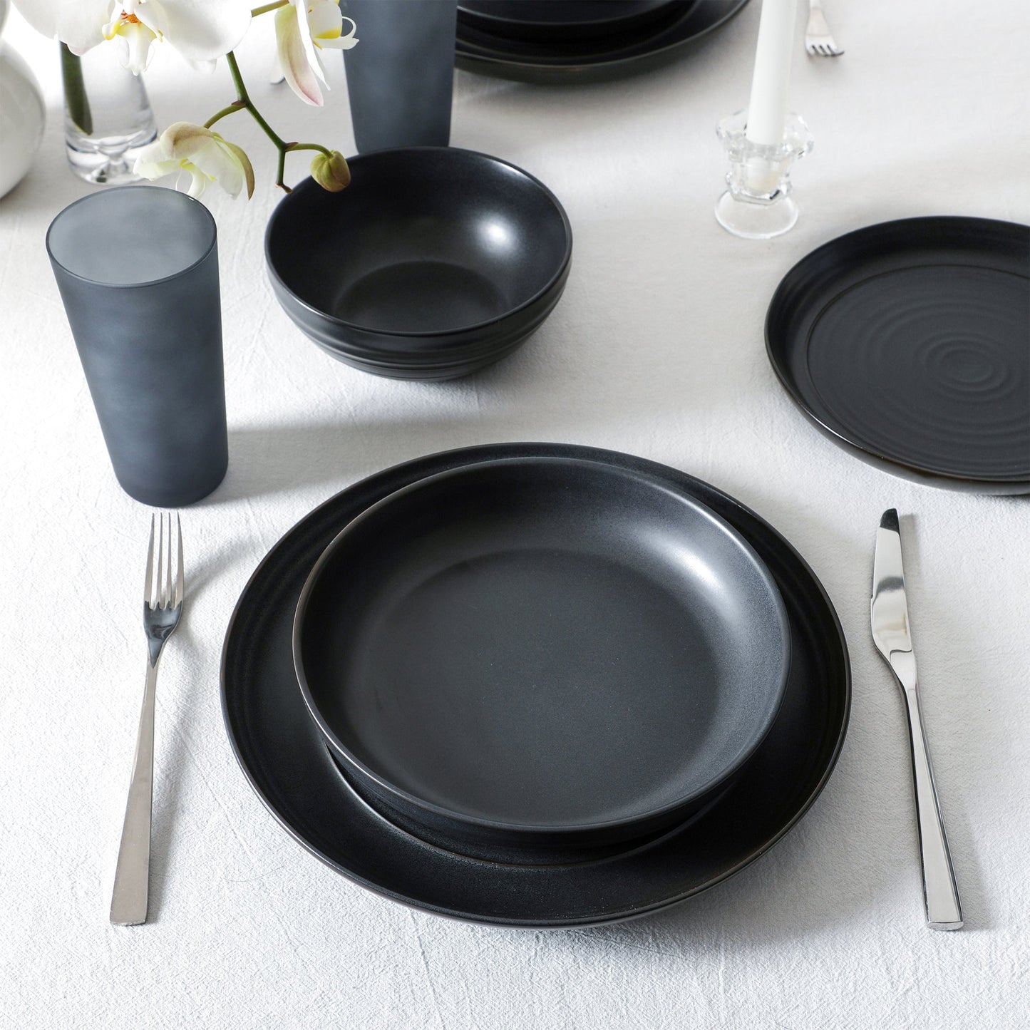 Elio Stoneware Dinnerware Set With Glassware - Black