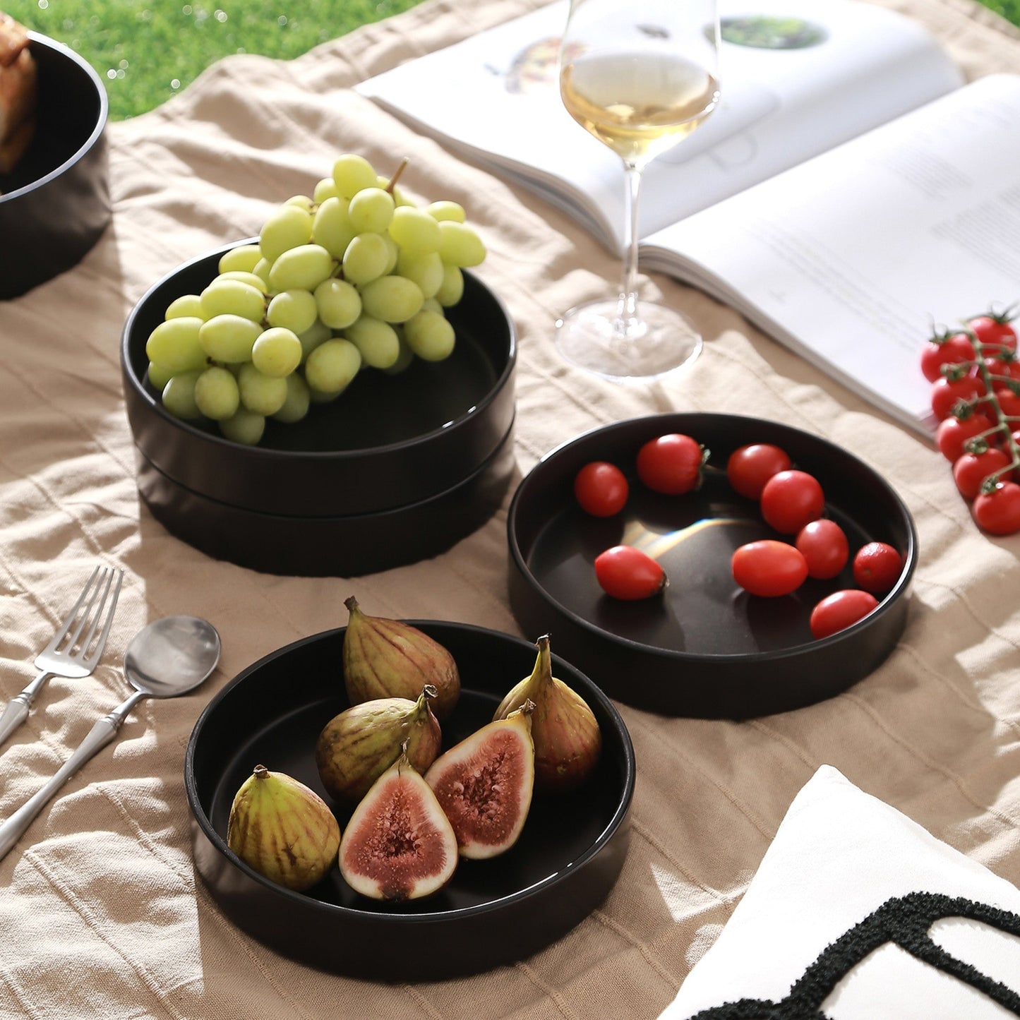 Celina Stoneware 4- Piece 8 inch Pasta Bowl Set - Black