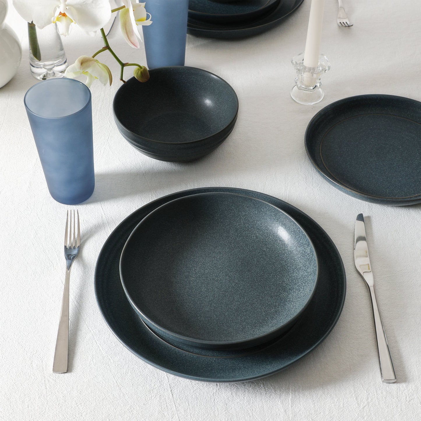 Elio Stoneware Dinnerware Set With Glassware - Blue