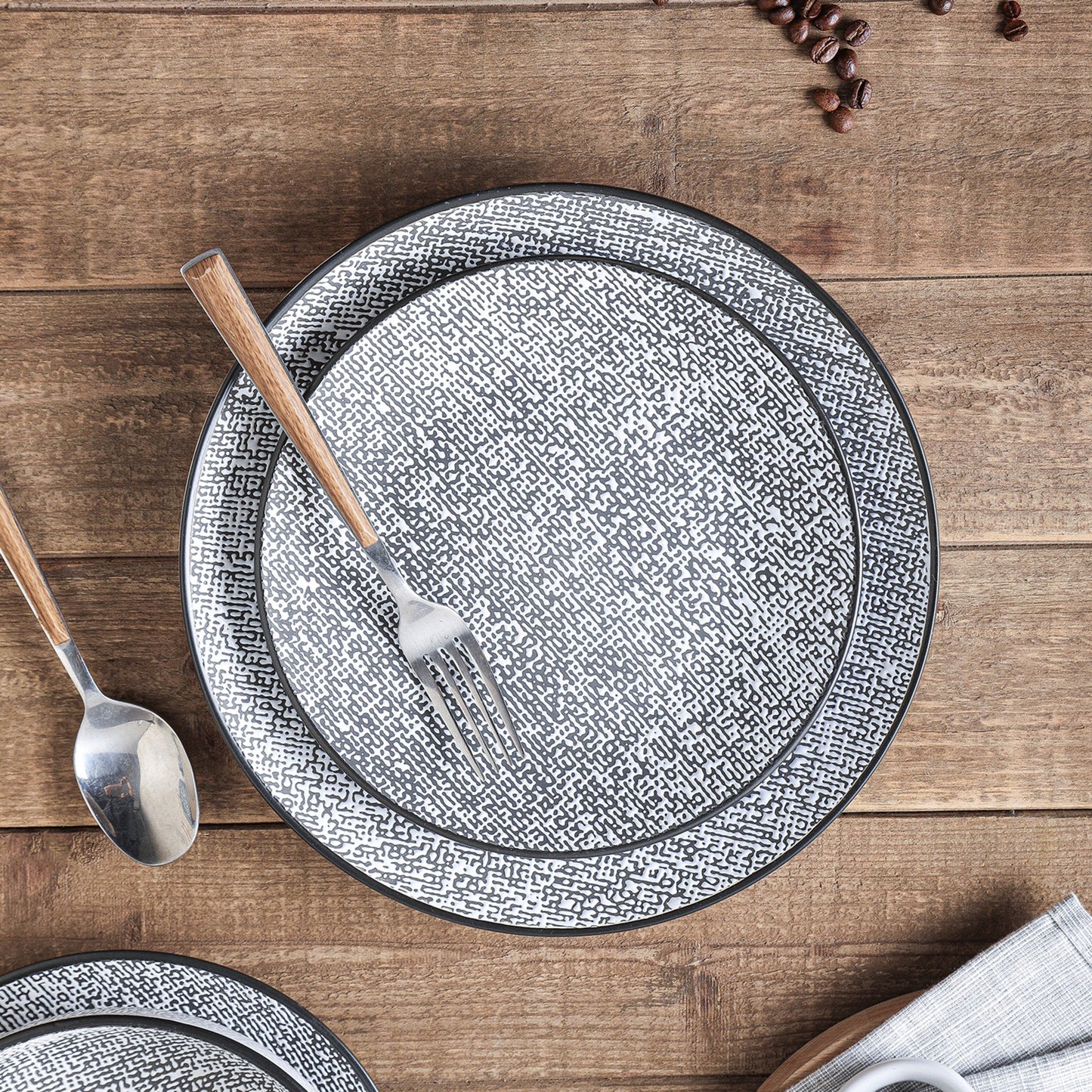 Sophie Stoneware Salad Plate - White And Black